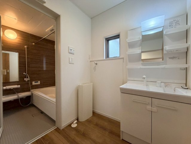 和泉市春木町2階建て角地（小学校は南松尾はつが野学園）のトイレ|1Fのゆったりとした空間のトイレです