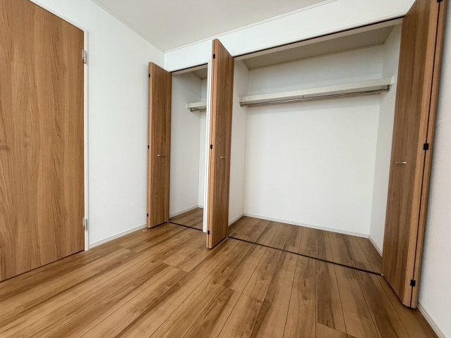 和泉市春木町2階建て角地（小学校は南松尾はつが野学園）の外観