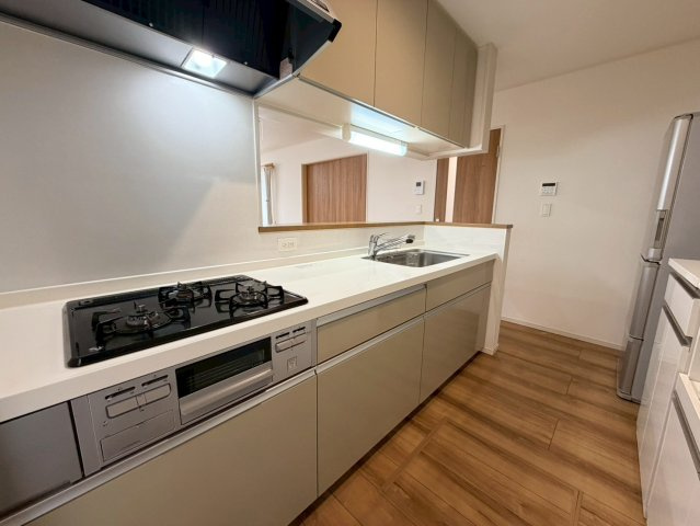 和泉市春木町2階建て角地（小学校は南松尾はつが野学園）のキッチン|キッチンです
