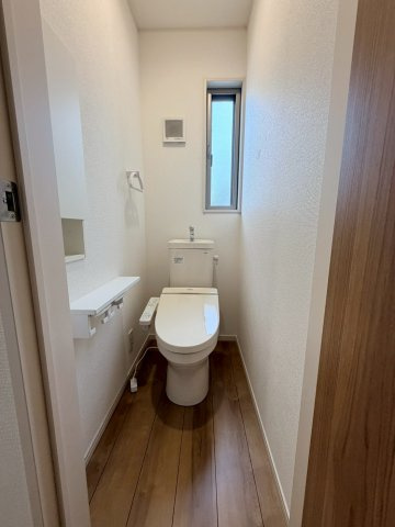 和泉市春木町2階建て角地（小学校は南松尾はつが野学園）のトイレ|2Fトイレ