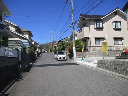廿日市市四季が丘５丁目　新築一戸建ての前面道路含む現地写真