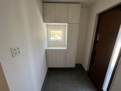 【玄関】 | 【20万円ｷｬｯｼｭﾊﾞｯｸ対象物件】ファーストタウン第6河合町星和台 全2棟 1号棟 | 施工例写真