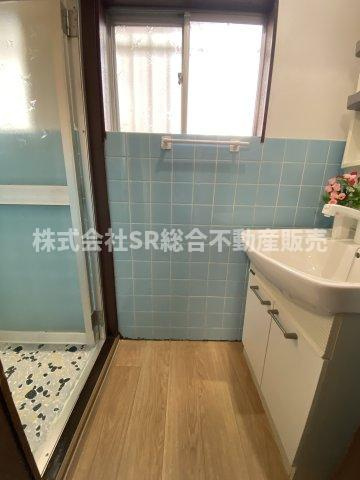 足代北1丁目中古戸建の脱衣所|脱衣スペースもあります！