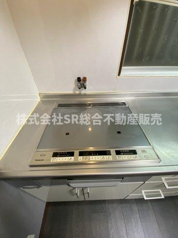 足代北1丁目中古戸建のキッチン|お掃除がしやすく、安全にお料理できるIHコンロです！