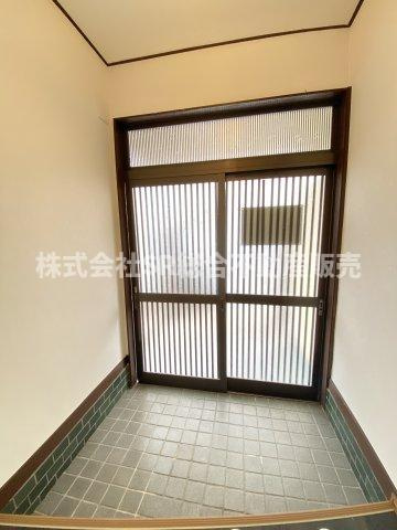 足代北1丁目中古戸建の玄関|玄関にはシューズボックスを置いても広く使えます！