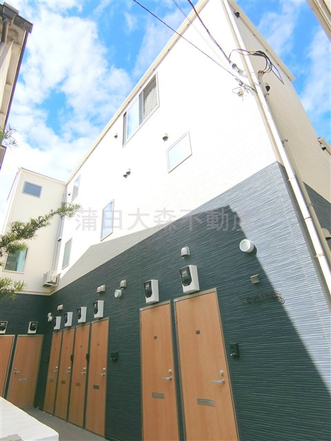 ブライト鵜の木の外観|2021年1月築　木造地上3階建て総戸数　ゲート式オートロック宅配BOX付
東急多摩川線鵜の木駅近徒歩3分の東京都大田区鵜の木2丁目　