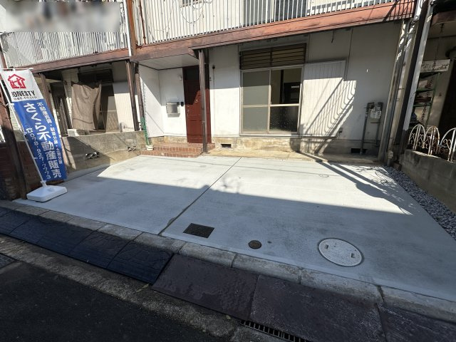 神戸市西区持子1丁目テラスハウスの駐車場