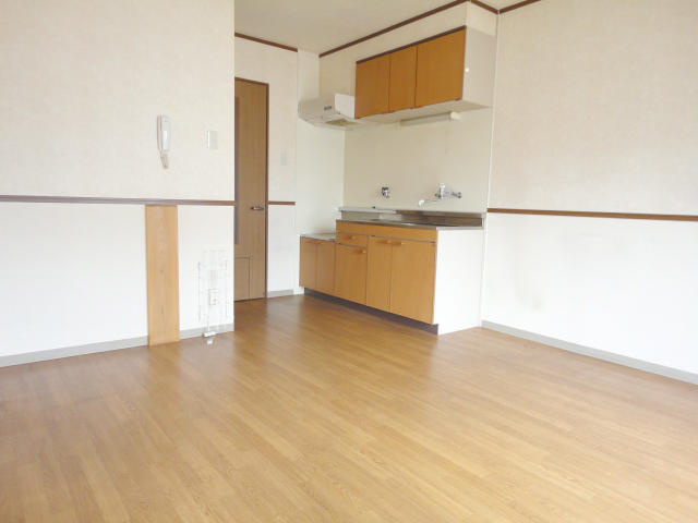 加古郡播磨町上野添１丁目のアパートの居間・リビング|使いやすいリビングです