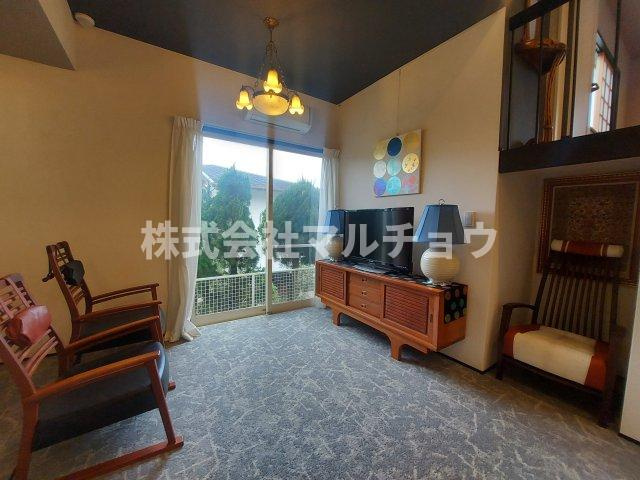 オレンジランド戸建ての居間・リビング|こちらの居間で趣味の時間をお楽しみください