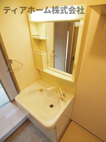 カサベルテC棟の独立洗面台|独立洗面台、朝の身支度には欠かせません