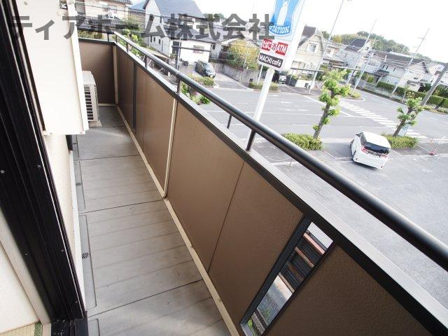 カサベルテCのバルコニー|外からの目が気にならないバルコニーで洗濯物が干せます