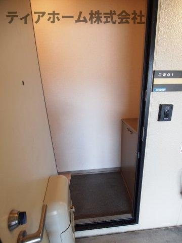 カサベルテCの玄関|収納もある玄関です