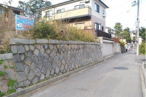 新潟市中央区旭町通一番町の前面道路含む現地写真|前面道路は幅員約3.8mの公道で、セットバックが必要になります。詳細は担当者へお問い合わせください。