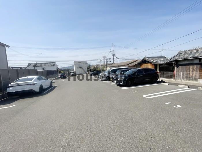 CASA GRANDE Dの駐車場