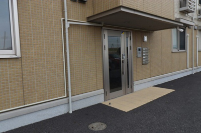 【エントランス】 | プレミール A | エントランス