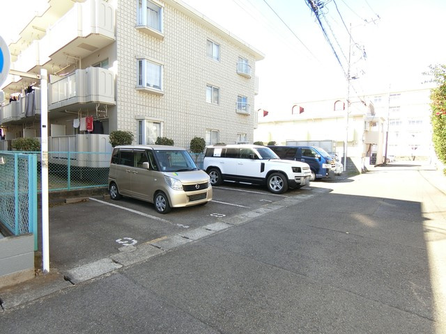 エトワールハイムの駐車場