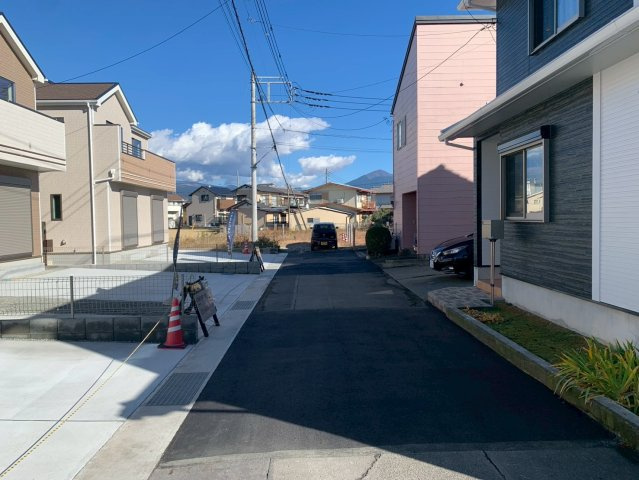 売新築戸建　富士市松本の前面道路含む現地写真