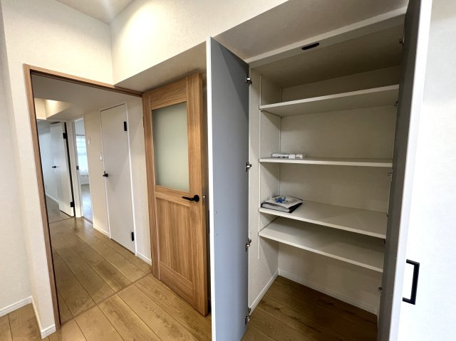 13階からの眺望は圧巻！！晴れていれば富士山も見える！きっと希望も見える！！【リフォーム】若葉台団地1-4号棟の収納