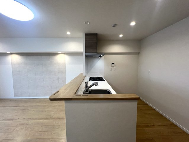 13階からの眺望は圧巻！！晴れていれば富士山も見える！きっと希望も見える！！【リフォーム】若葉台団地1-4号棟のキッチン