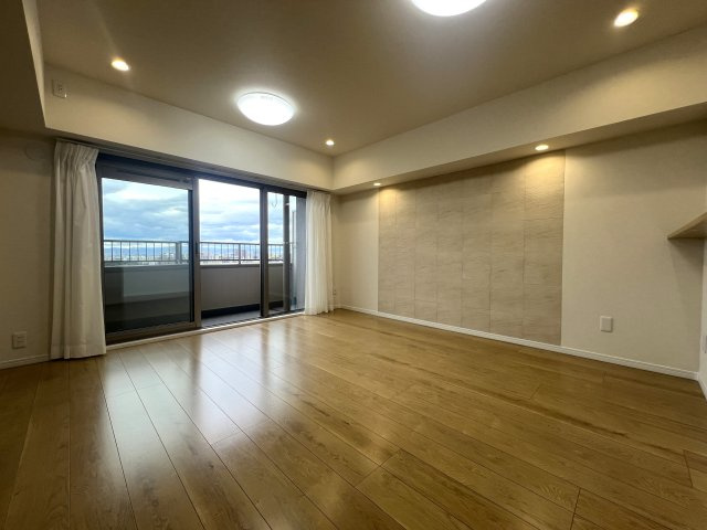 13階からの眺望は圧巻！！晴れていれば富士山も見える！きっと希望も見える！！【リフォーム】若葉台団地1-4号棟の居間・リビング