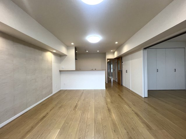 13階からの眺望は圧巻！！晴れていれば富士山も見える！きっと希望も見える！！【リフォーム】若葉台団地1-4号棟の居間・リビング