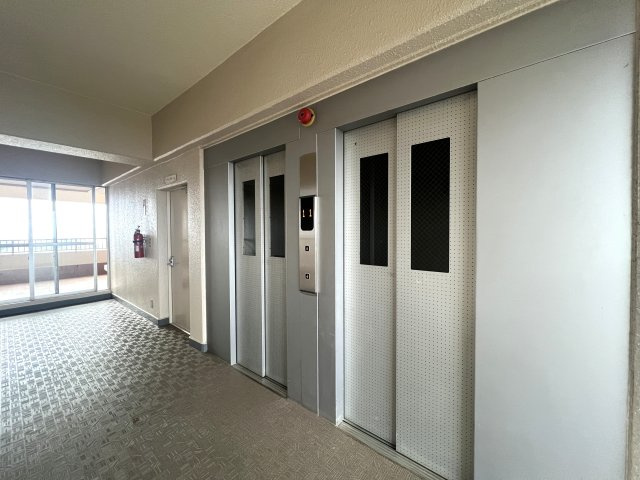 13階からの眺望は圧巻！！晴れていれば富士山も見える！きっと希望も見える！！【リフォーム】若葉台団地1-4号棟のその他共用部分