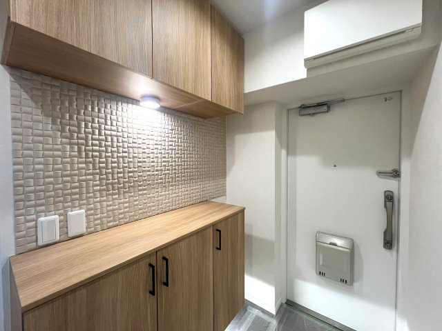 13階からの眺望は圧巻！！晴れていれば富士山も見える！きっと希望も見える！！【リフォーム】若葉台団地1-4号棟の玄関