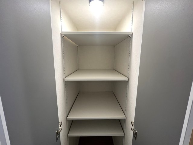 13階からの眺望は圧巻！！晴れていれば富士山も見える！きっと希望も見える！！【リフォーム】若葉台団地1-4号棟の収納