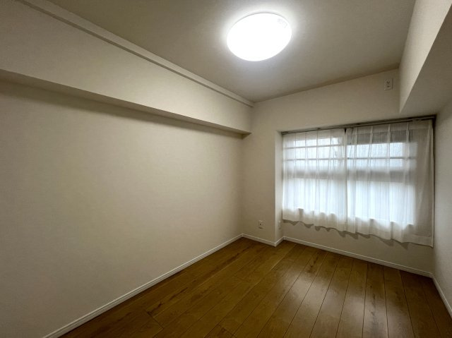 13階からの眺望は圧巻！！晴れていれば富士山も見える！きっと希望も見える！！【リフォーム】若葉台団地1-4号棟の洋室