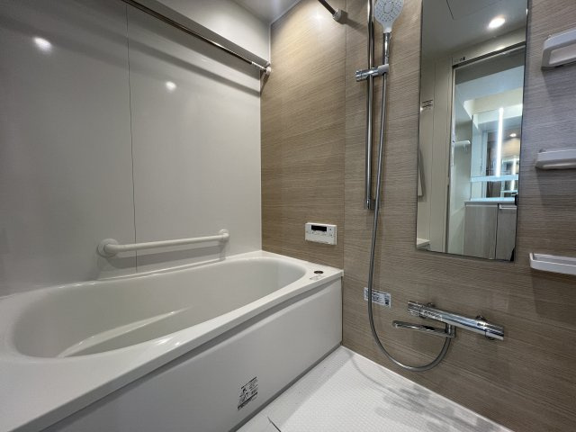 13階からの眺望は圧巻！！晴れていれば富士山も見える！きっと希望も見える！！【リフォーム】若葉台団地1-4号棟の浴室