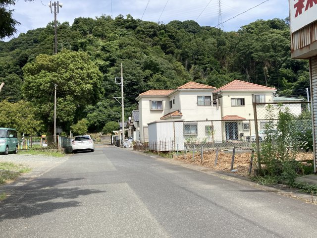 下田市　東中の前面道路含む現地写真