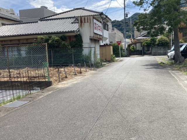 下田市　東中の前面道路含む現地写真