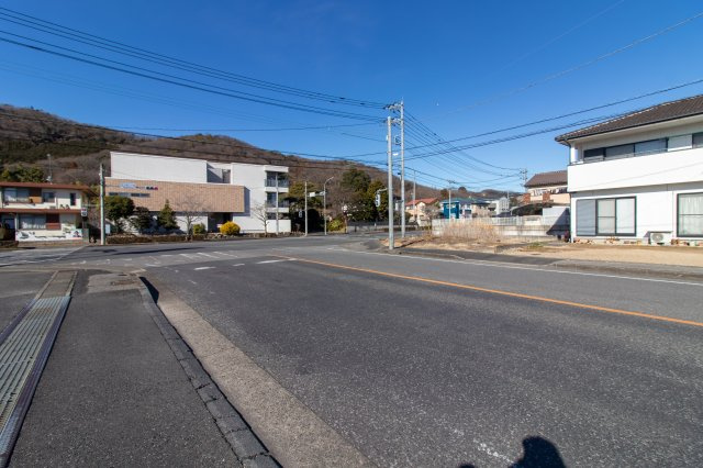 足利市江川町３丁目の売地の前面道路含む現地写真