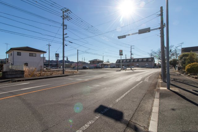 足利市江川町３丁目の売地の前面道路含む現地写真