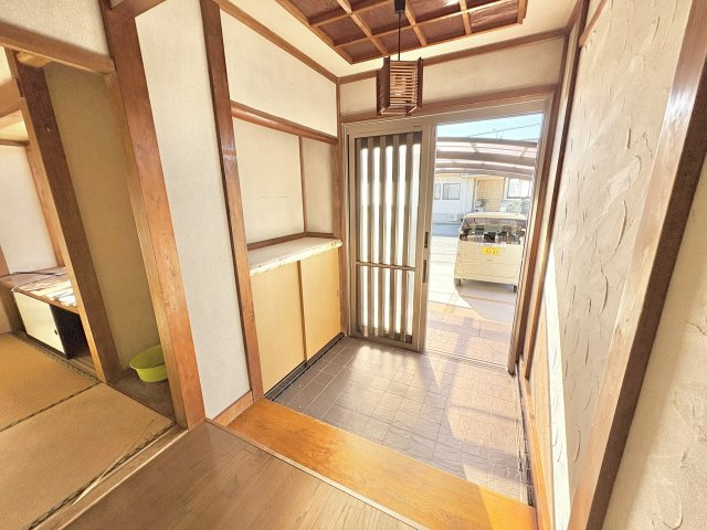 売中古戸建　静岡市清水区蒲原東の玄関|玄関スペースは広く下駄箱もあります。