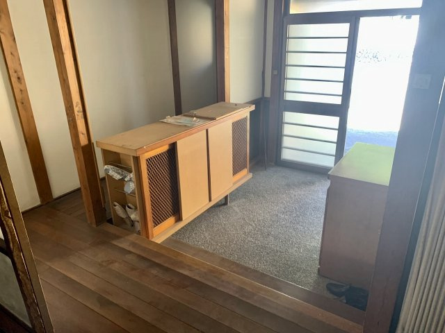 売中古戸建　静岡市清水区蒲原２丁目の玄関|シューズボックスがあるので収納がたっぷりあります。靴をしまって玄関をすっきりと使えます。
