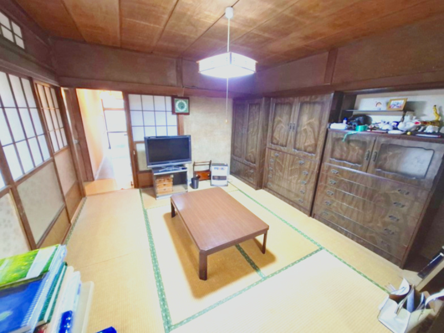 売中古戸建　清水区蒲原堰沢の和室|和の趣と癒しが得られる雪見障子です。味わいのあるすりガラスで柔らかな光がとりこめます。