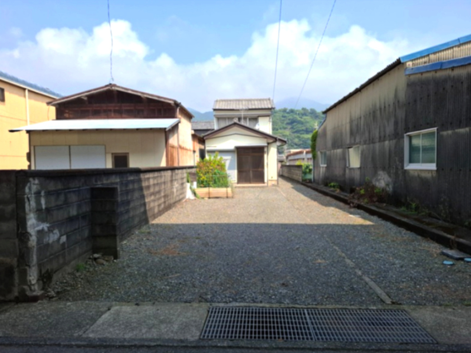 売中古戸建　清水区蒲原堰沢の外観|スーパー・ドラッグストア・コンビニまで車で10分圏内です。