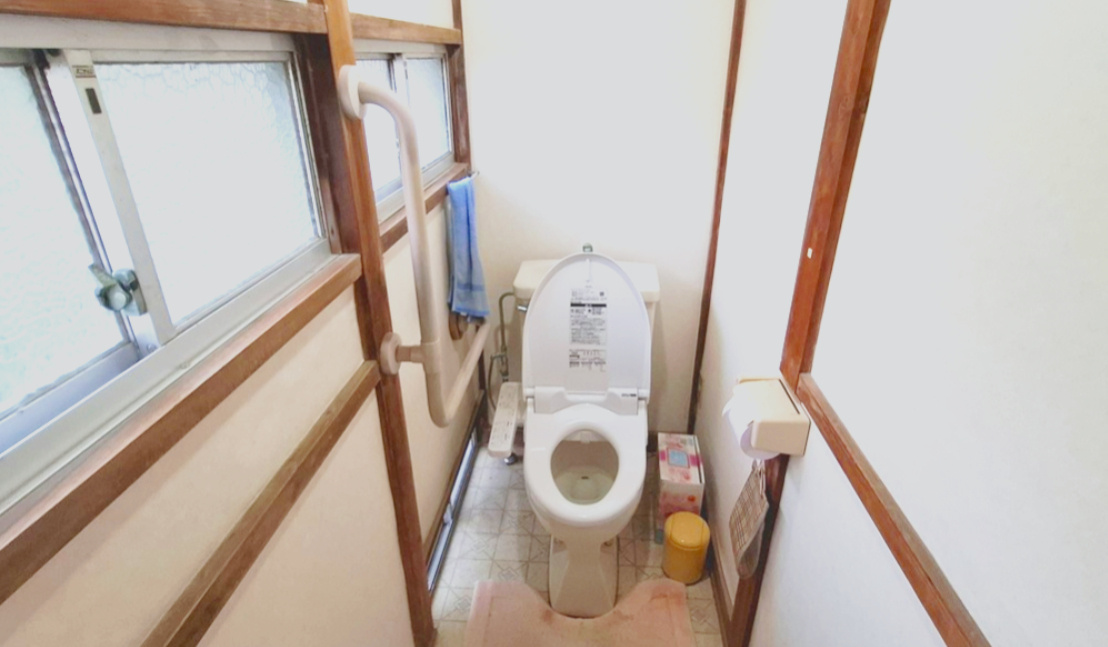 売中古戸建　清水区蒲原堰沢のトイレ|トイレには窓があり明るい室内です。新鮮な空気も入るので気持ちよく使用していただけます！
