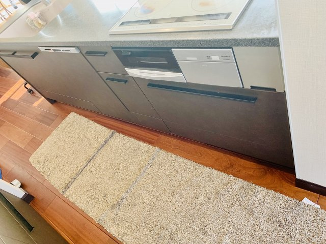 売中古戸建　静岡市清水区蒲原小金のキッチン|オール電化でコンロもIH、食洗器もついています。火を使わないので安全ですね。