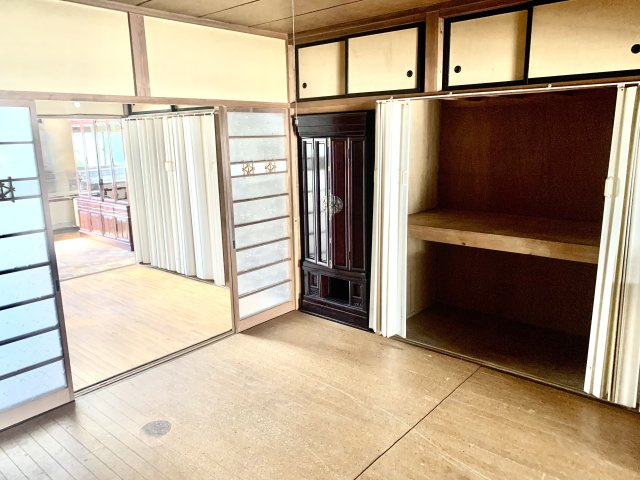 売中古戸建　静岡市清水区蒲原3丁目の居間・リビング|窓も多く明るいので家族団欒の楽しい時間が過ごせそうですね。