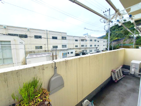 売中古戸建　静岡市清水区由比町屋原のバルコニー|開放感のある屋上スペースがあります。家族や友達とバーベキューが楽しめますね。