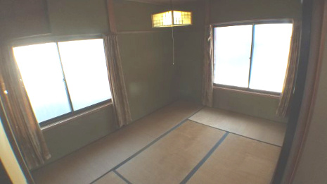売中古戸建　静岡市清水区由比町屋原の和室|2階の和室にも窓が2か所あり光が充分に入ってきます。