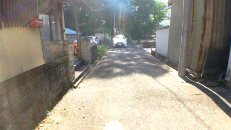 売中古戸建　静岡市清水区由比町屋原の前面道路含む現地写真|西側に豊積神社があり、自然が豊かです。