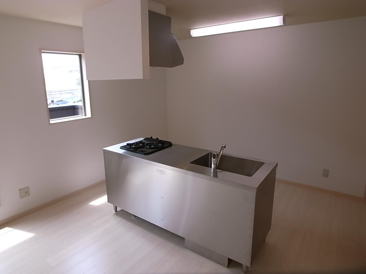 G-ROSSO B棟のキッチン|賃貸では珍しいアイランドキッチンです★