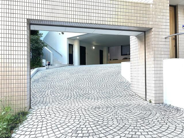 下田市　５丁目のエントランス