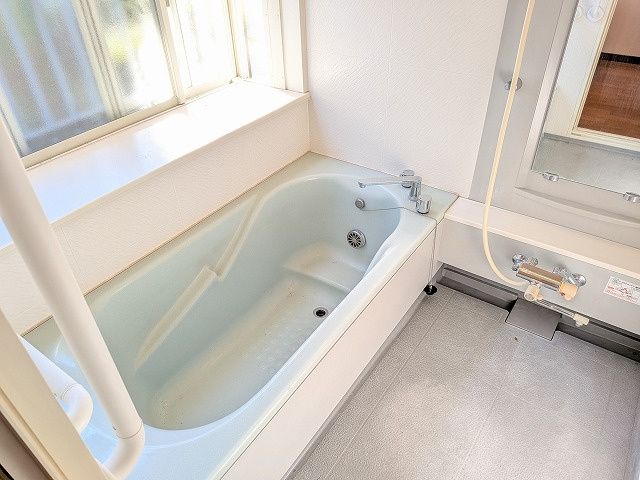 茶屋の原四丁目（C-9）の浴室