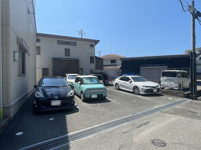 ボヌールクレエの駐車場