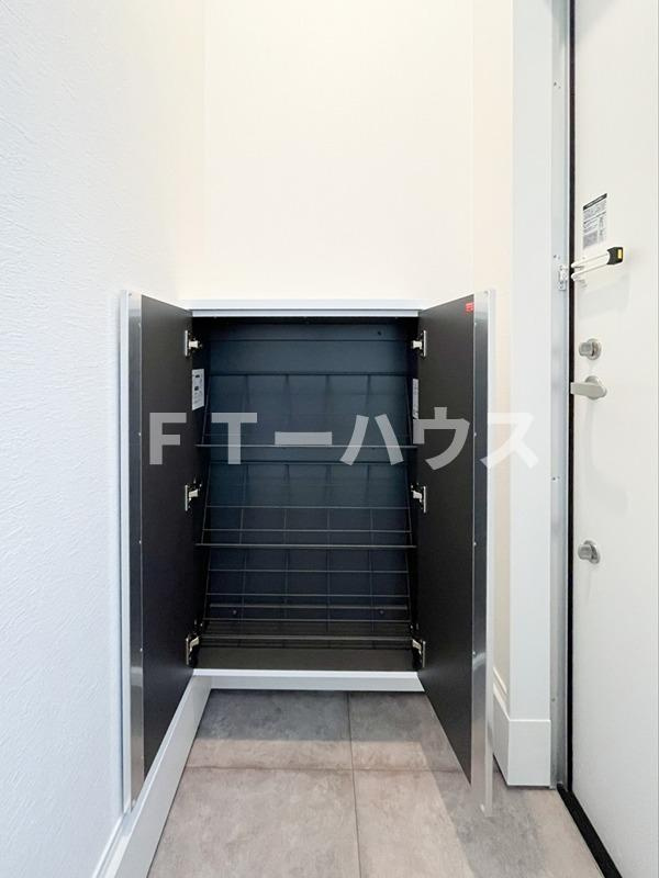 ベレガンス八千代台の玄関