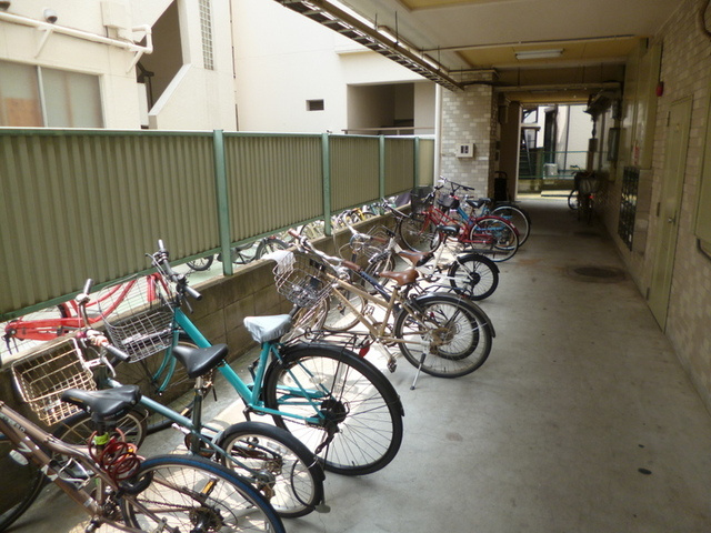 メゾネットパインのその他共用部分|屋根付き自転車置場